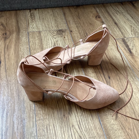 Nude heels by L’intervalle - Picture 10 of 11